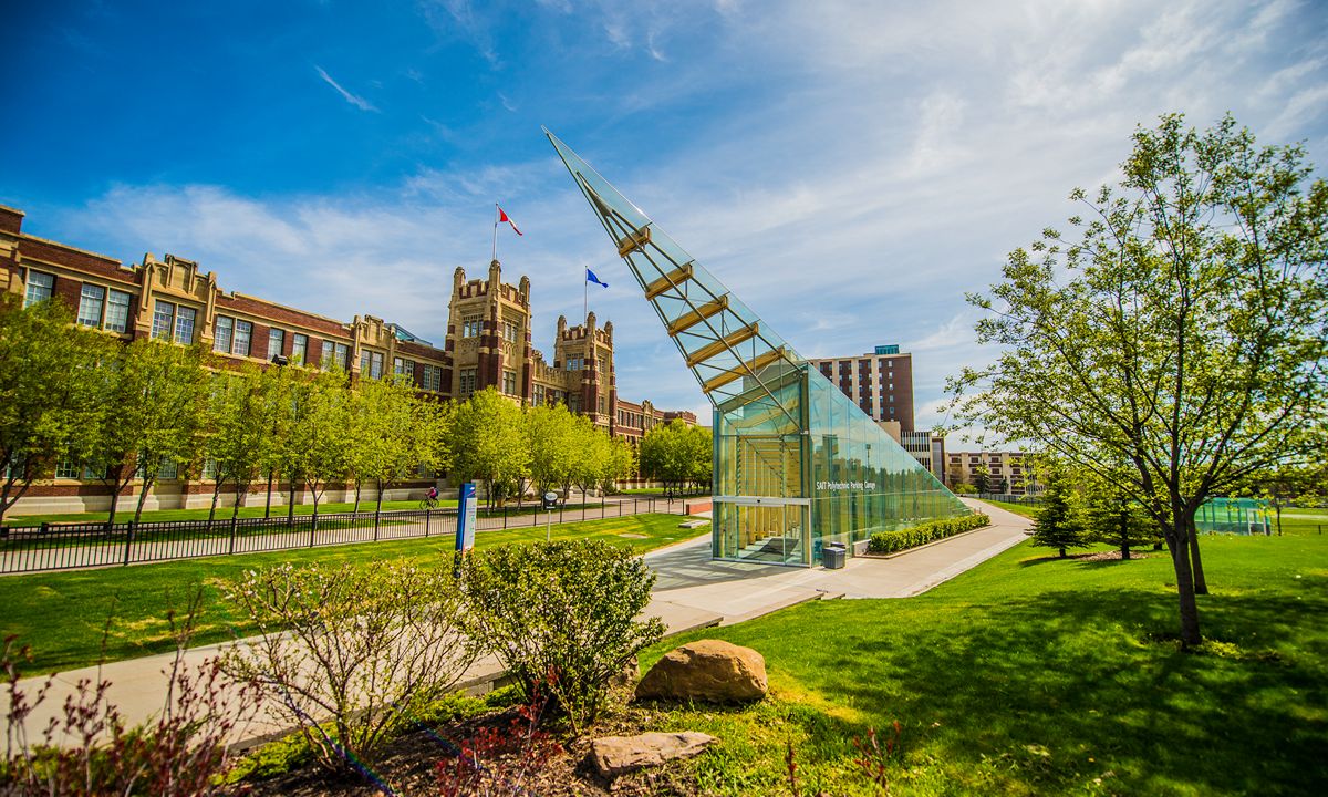 Heritage Hall campus outdoors in the summertime.